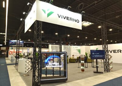 Holograficzne wyświetlacze LED na stoisku targowym podczas wydarzenia branżowego